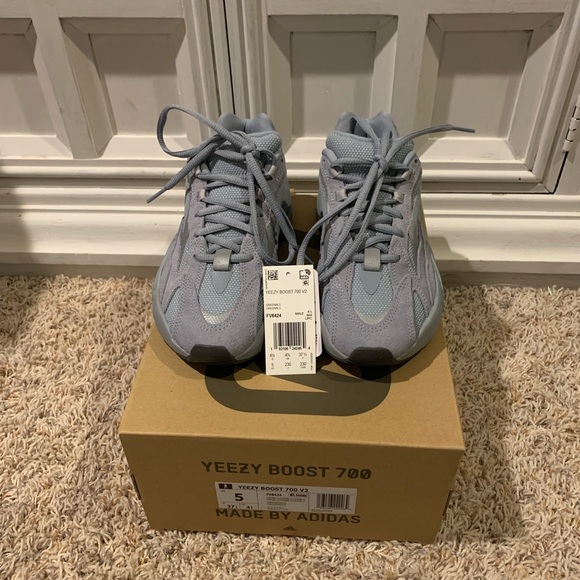 Yeezys boost 700 hospital blue